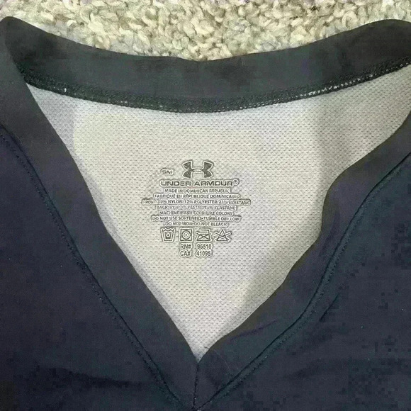 Women’s Black Under Armor Tank Top Athletic Workout Shirt | Dry Fit - Picture 2 of 3